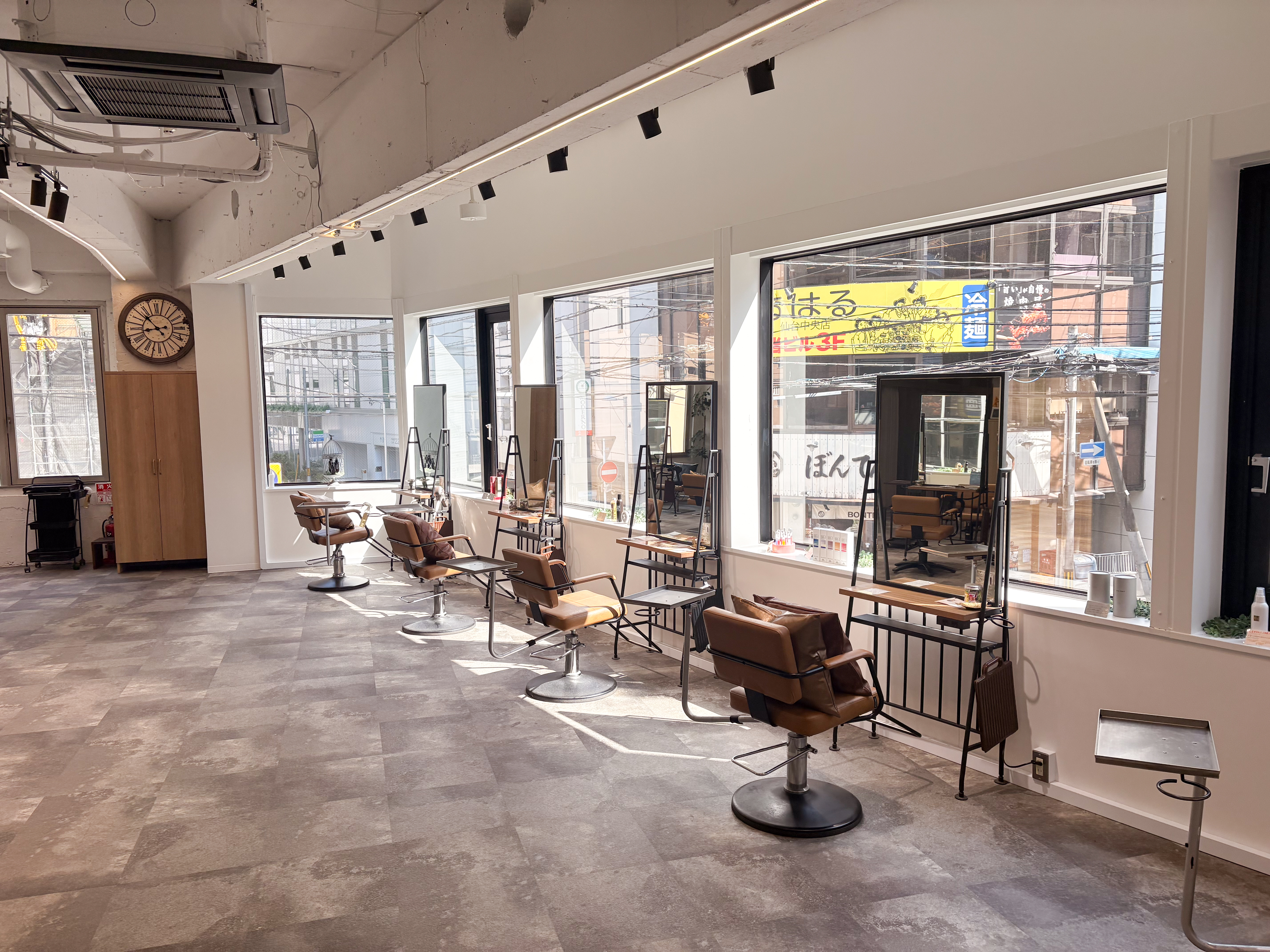 Hair&Nail/Eye Sofa 仙台 店舗内観
